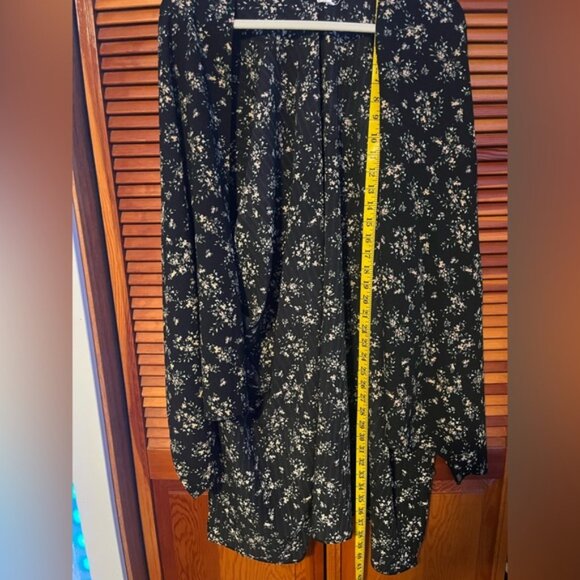 Chic Black Floral Kimono - Picture 3 of 4